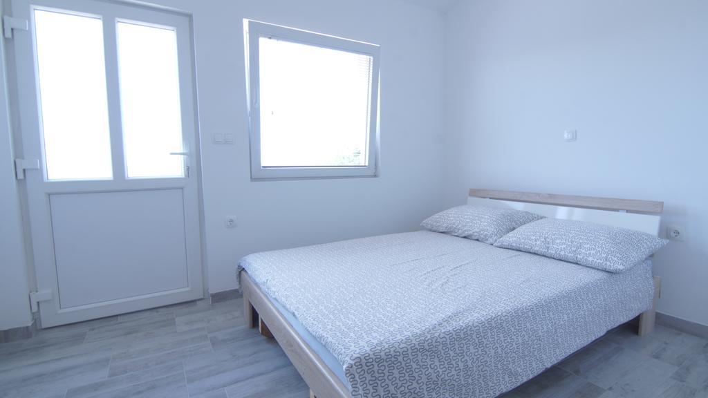 Domani Apartment Vir